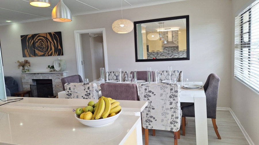 6 Bedroom Property for Sale in Gonubie Eastern Cape